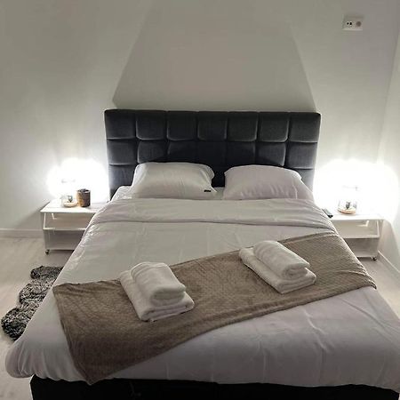 Prachtige Kamer In Centrum Brugge Met Badkamer ! Bagian luar foto