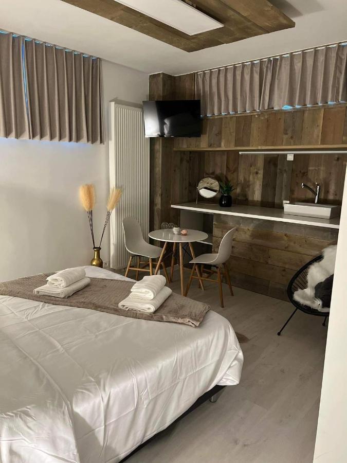 Prachtige Kamer In Centrum Brugge Met Badkamer ! Bagian luar foto
