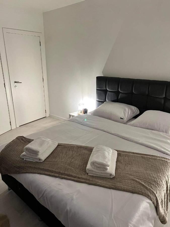 Prachtige Kamer In Centrum Brugge Met Badkamer ! Bagian luar foto